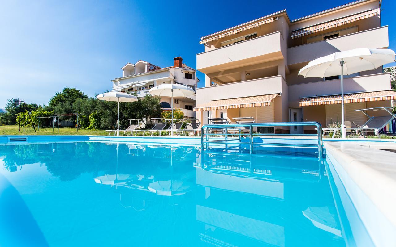 Apartments Viktorija 2 Baska  Bagian luar foto