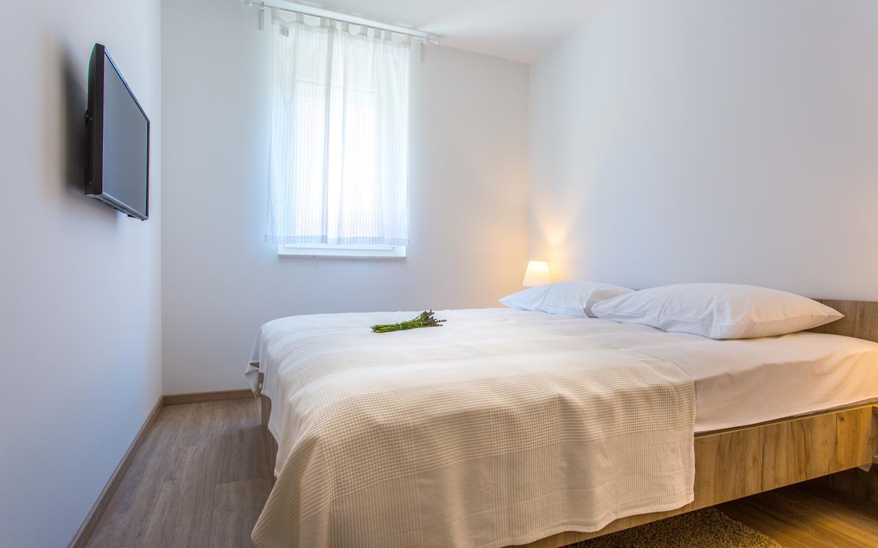 Apartments Viktorija 2 Baska  Bagian luar foto