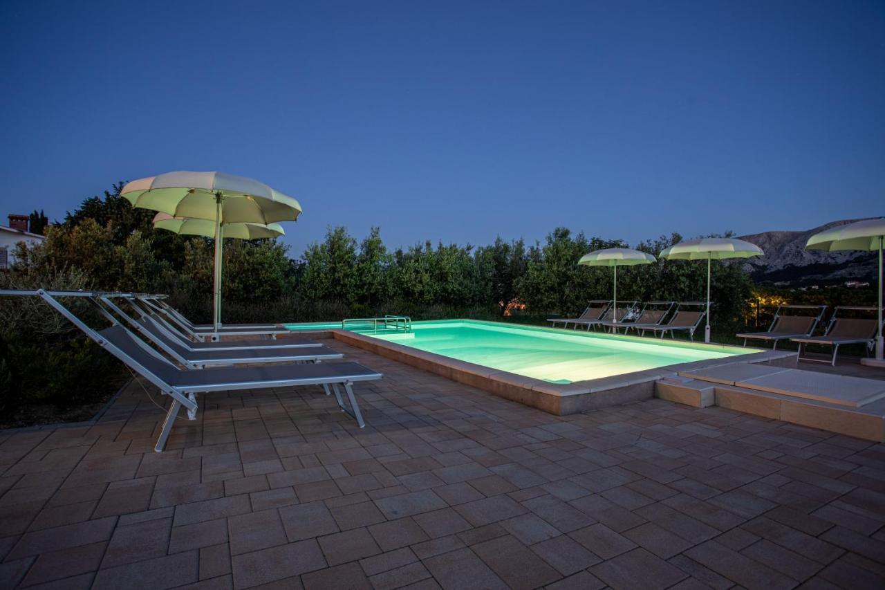 Apartments Viktorija 2 Baska  Bagian luar foto
